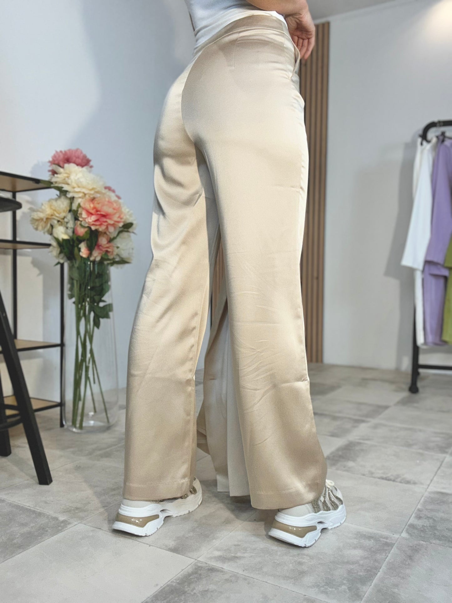 PANTALON BEIGE SATINÉ